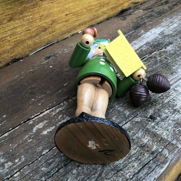 Steinbach Wooden Smoker Bunny Rabbit Seller Man German Incense Cone Burner SMKR - Picture 3 of 8